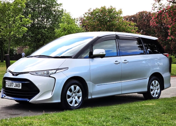 Used Toyota Estima 2017 for sale - 74557059: Photo 2