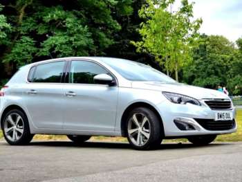 2015 (15) - 1.2 Manual (40,000 Miles) PureTech Allure 5dr Navigation. CAMERA . PX OK