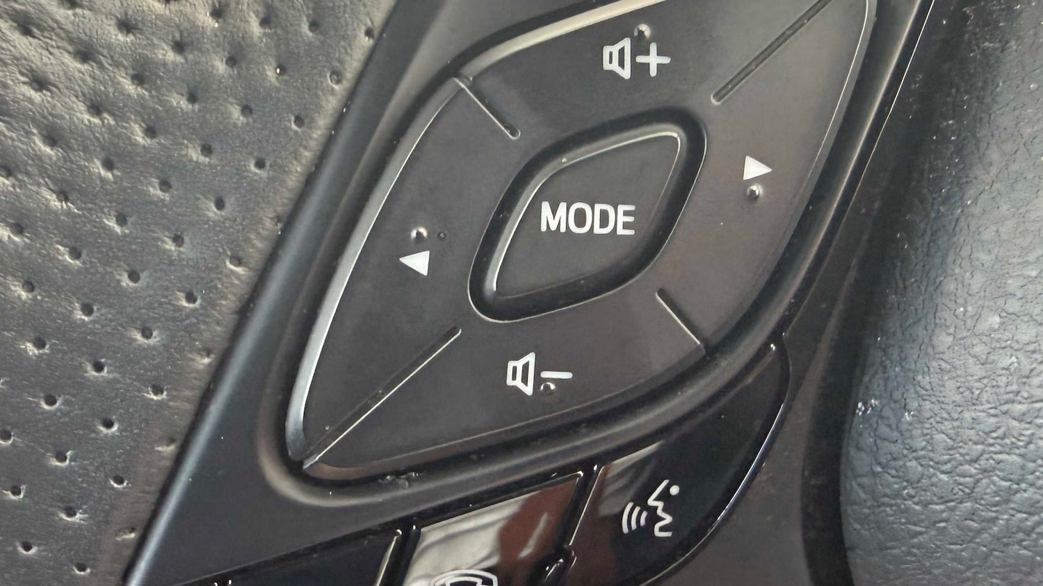 Used Toyota C-HR 2023 for sale - 78077193: Photo 17