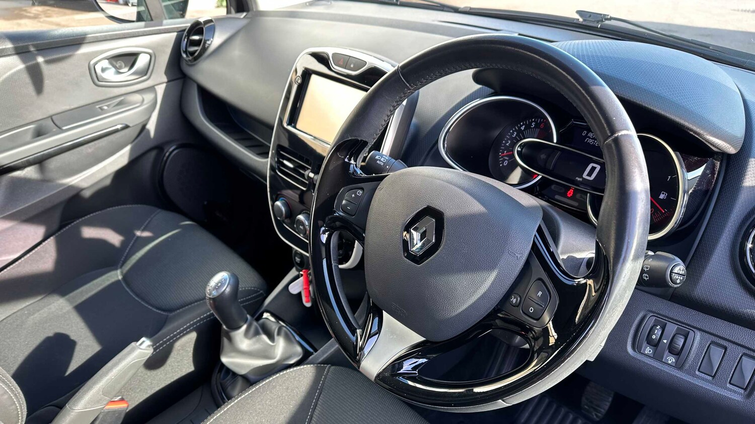 Used Renault Clio 2016 for sale - 77859655: Photo 14