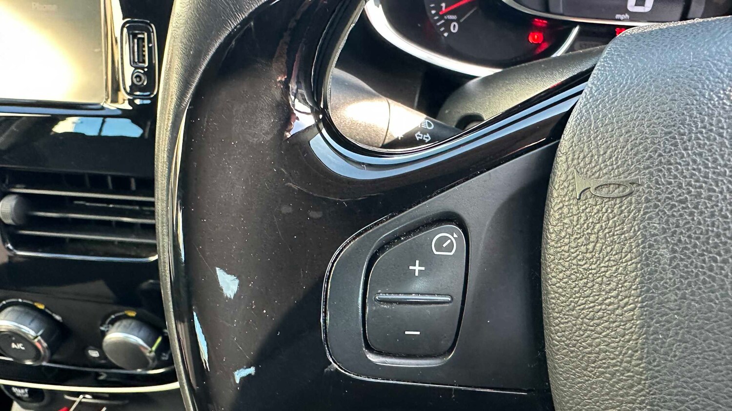 Used Renault Clio 2016 for sale - 77859655: Photo 15