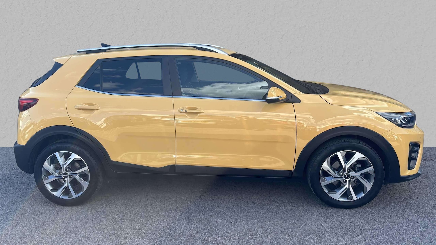 Used Kia Stonic for sale - 77858319: Photo 2