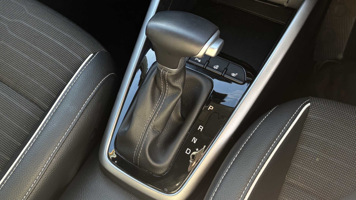 Used Kia Stonic for sale - 77858319: Photo 33