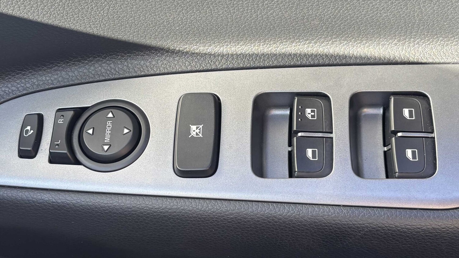 Used Kia Stonic for sale - 77858319: Photo 34