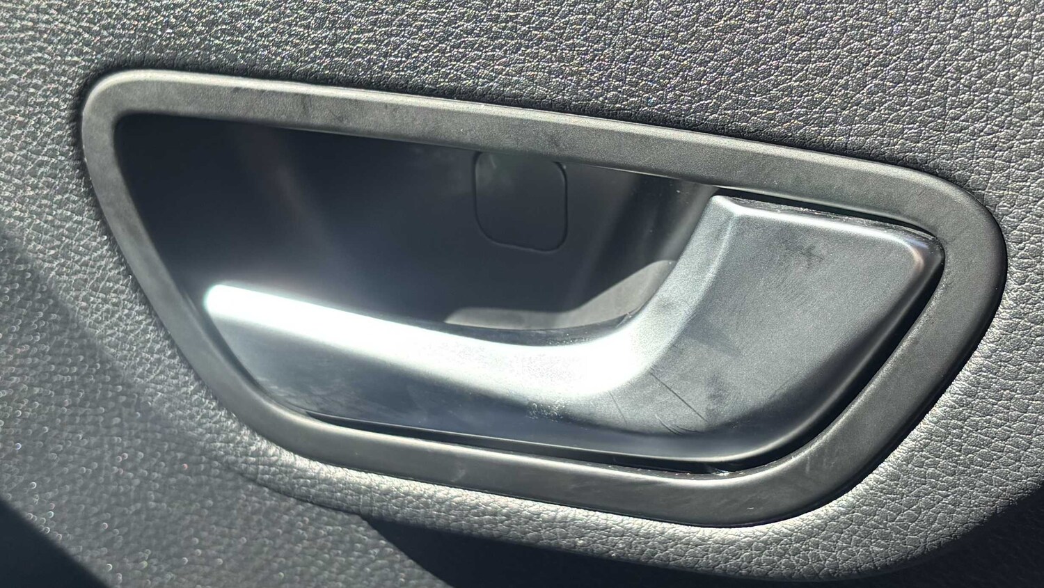 Used Kia Stonic for sale - 77858319: Photo 35