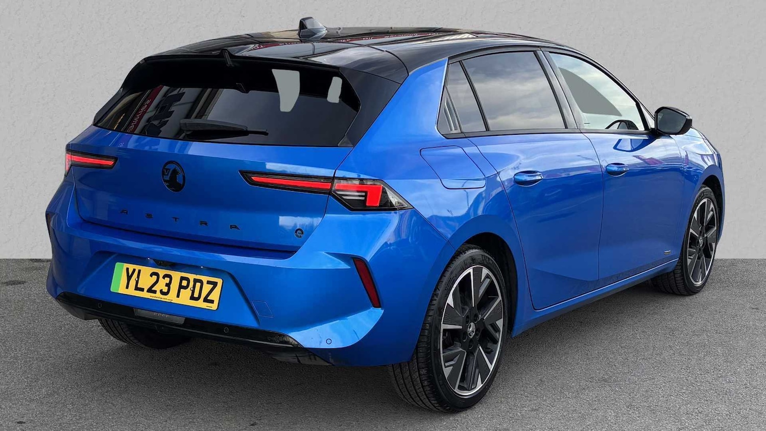 Used Vauxhall Astra for sale - 77861886: Photo 3