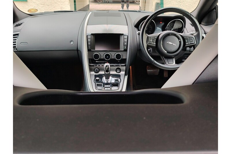 Used Jaguar F-Type 2015 for sale - 76353019: Photo 14