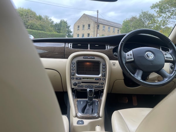 Used Jaguar X-Type 2009 for sale - 75661870: Photo 8