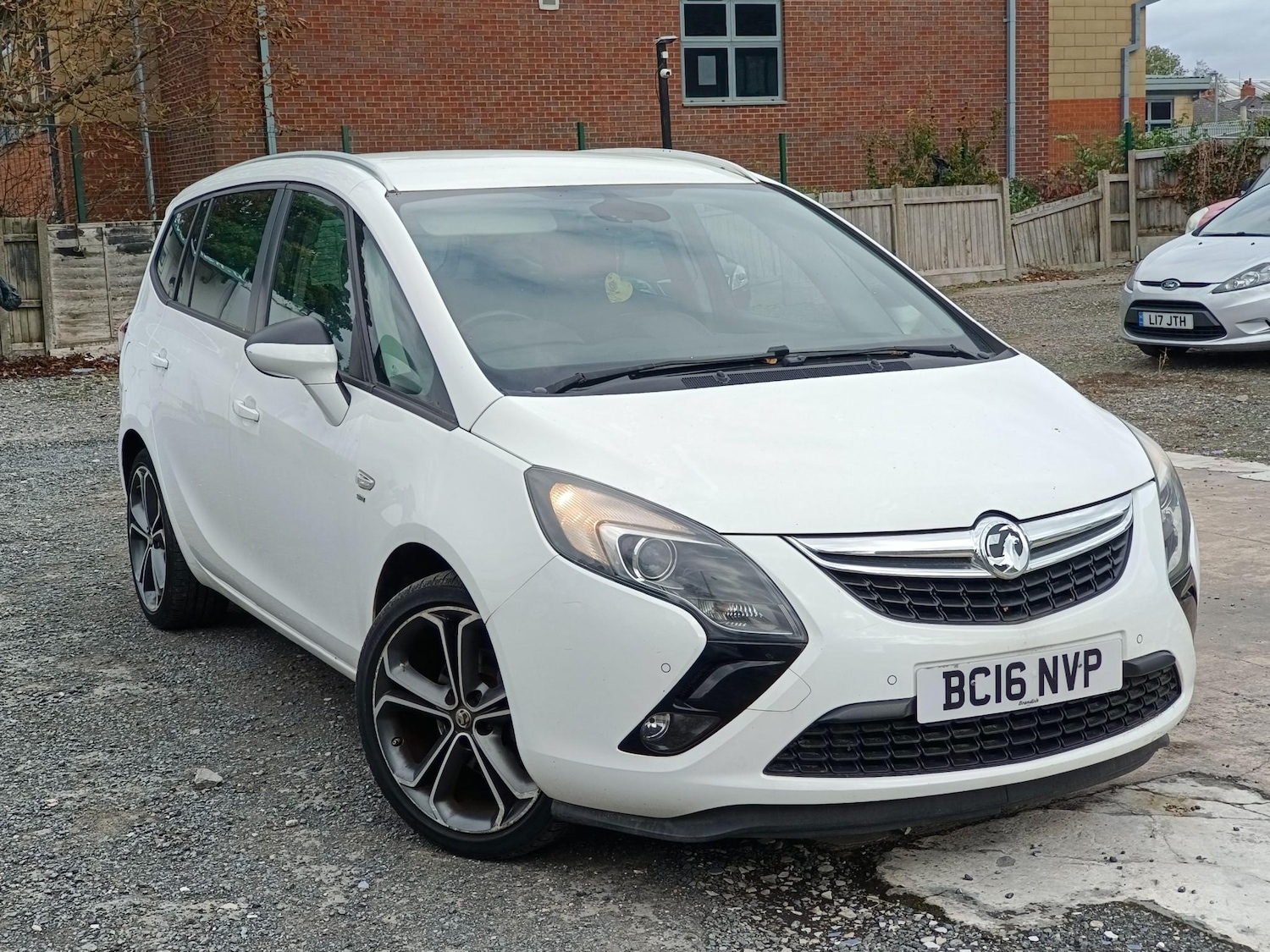 Used Vauxhall Zafira 2016 for sale - 76899734: Photo 2