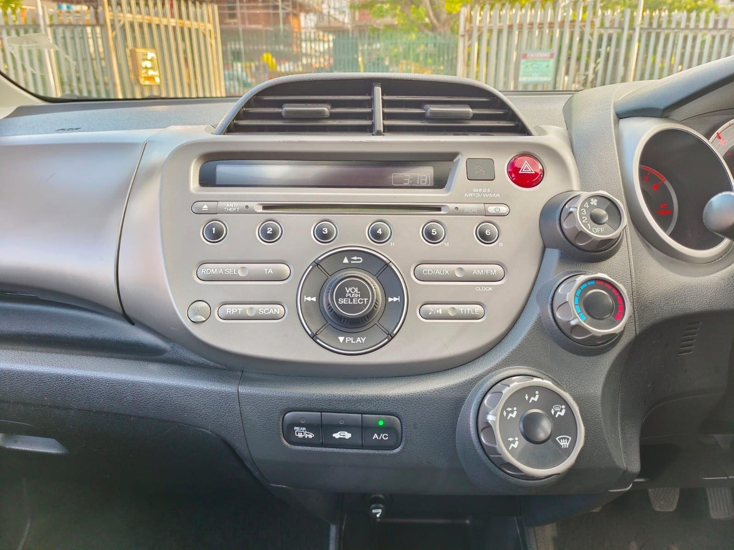 Used Honda Jazz 2009 for sale - 76658102: Photo 25