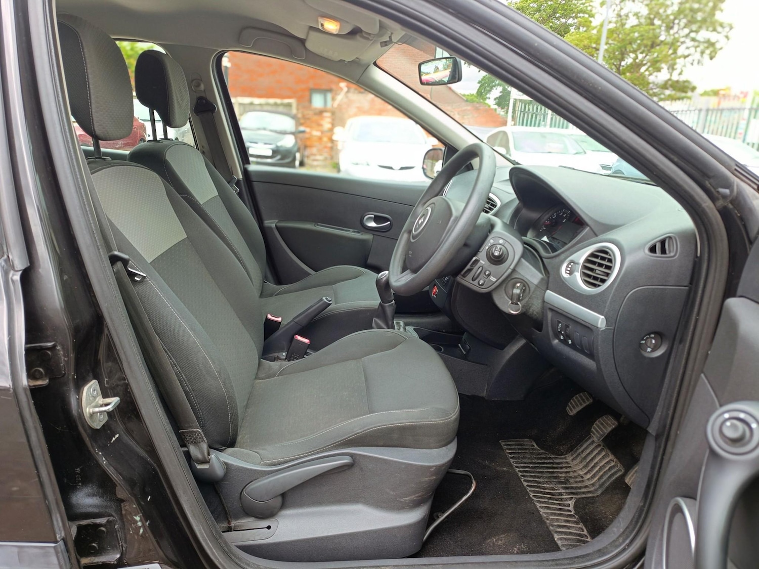 Used Renault Clio 2009 for sale - 76659342: Photo 23