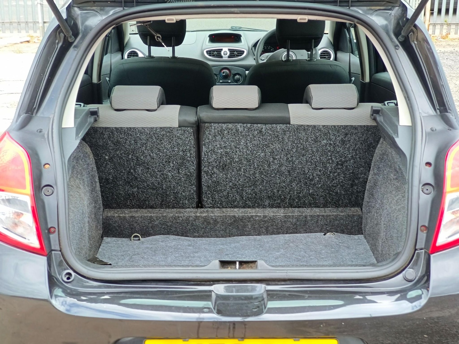 Used Renault Clio 2009 for sale - 76659342: Photo 28