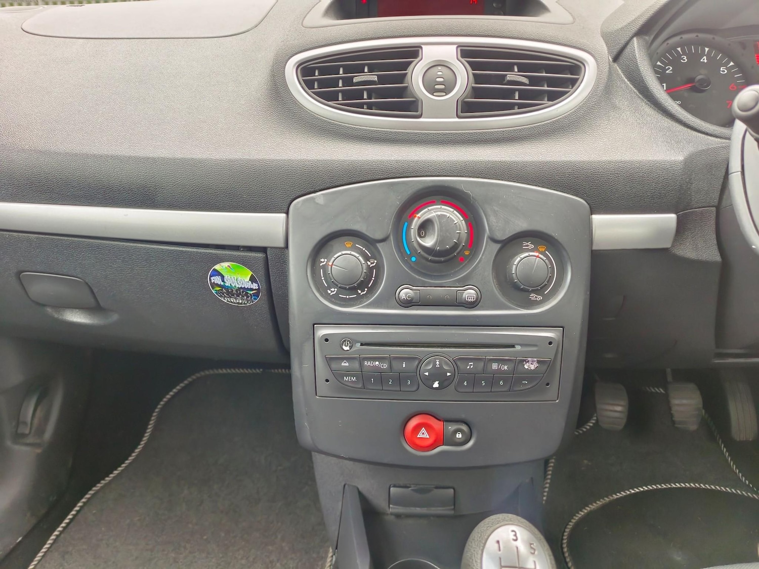 Used Renault Clio 2009 for sale - 76659342: Photo 40