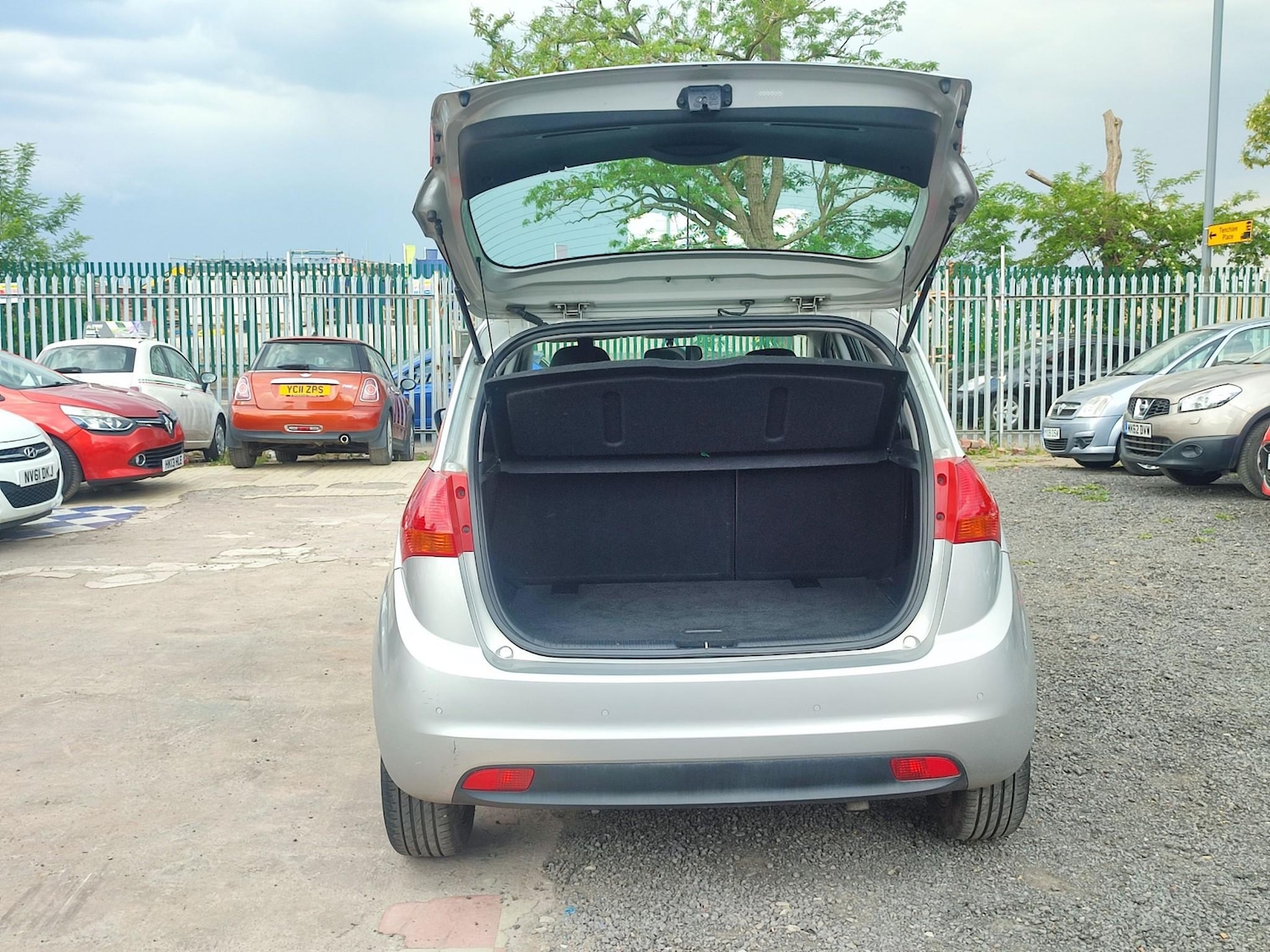 Used Kia Venga 2014 for sale - 76899730: Photo 8