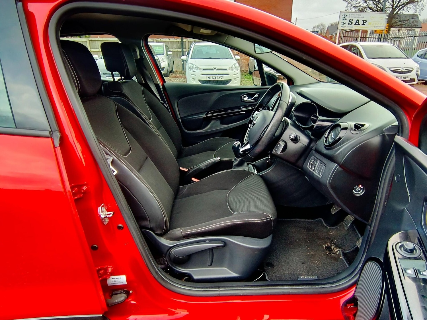 Used Renault Clio 2014 for sale - 76658174: Photo 11