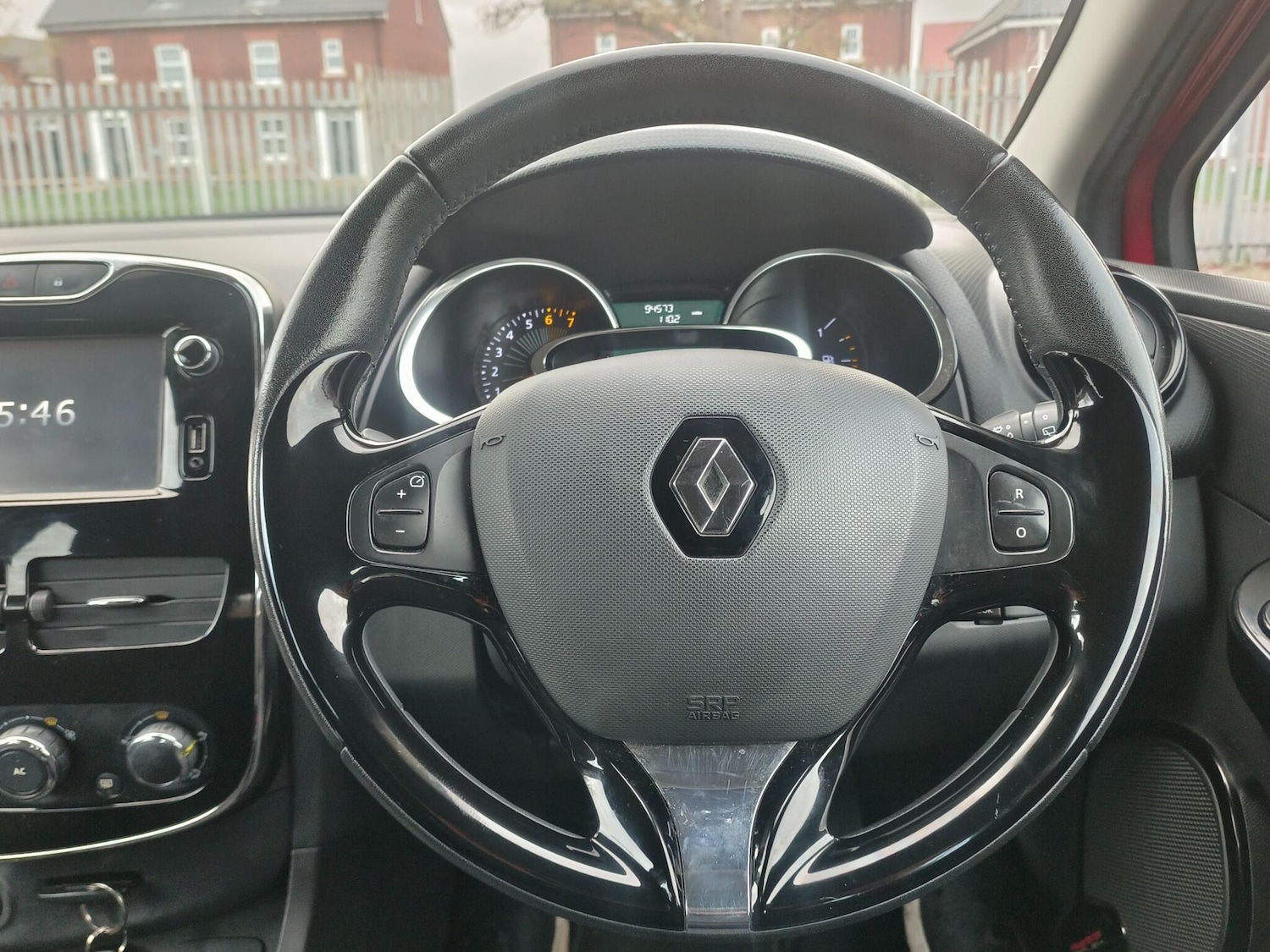 Used Renault Clio 2014 for sale - 76658174: Photo 24