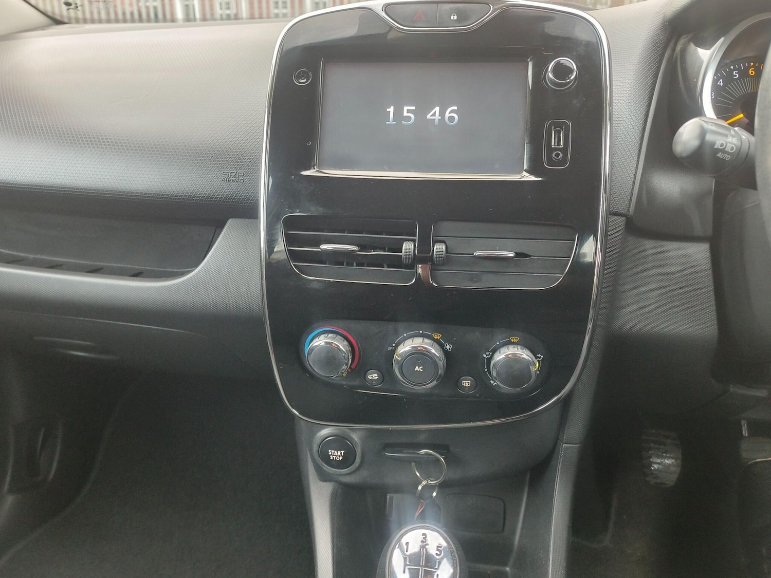 Used Renault Clio 2014 for sale - 76658174: Photo 25