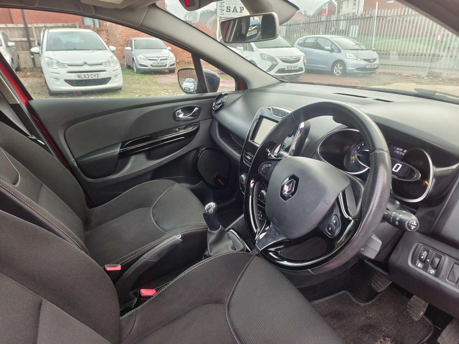 Used Renault Clio 2014 for sale - 76658174: Photo 9