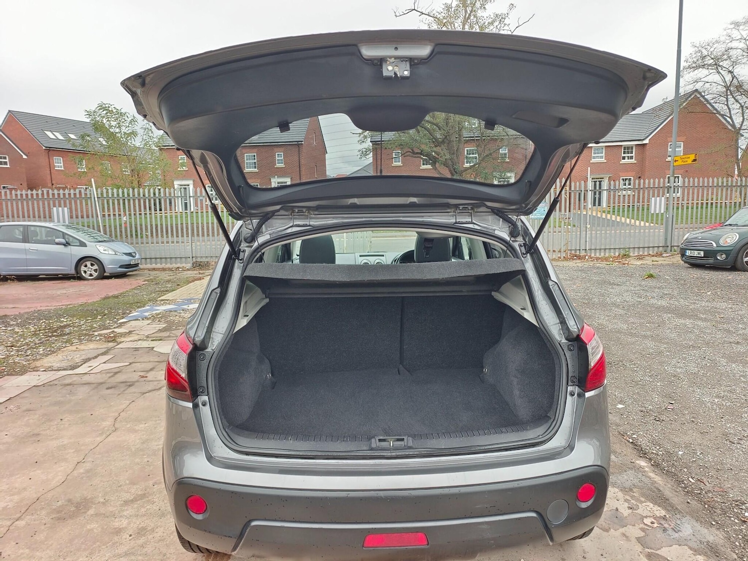 Used Nissan Qashqai 2013 for sale - 76658289: Photo 19