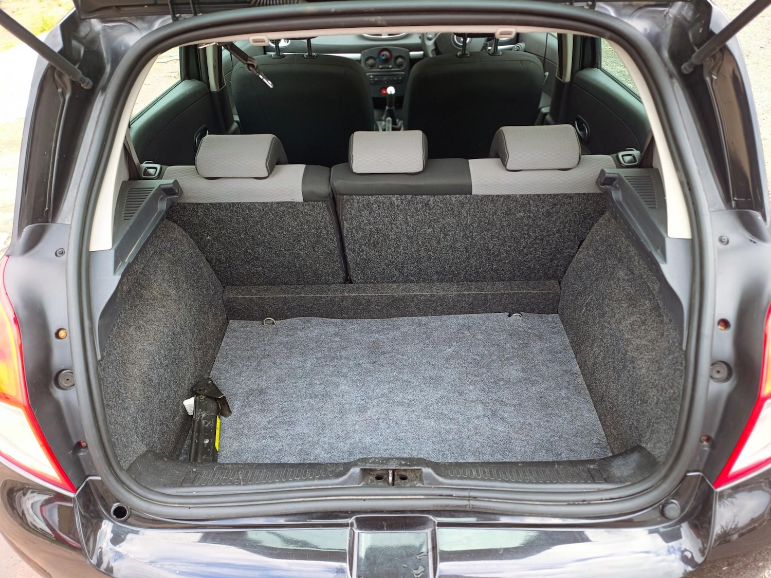 Used Renault Clio 2009 for sale - 76899731: Photo 30