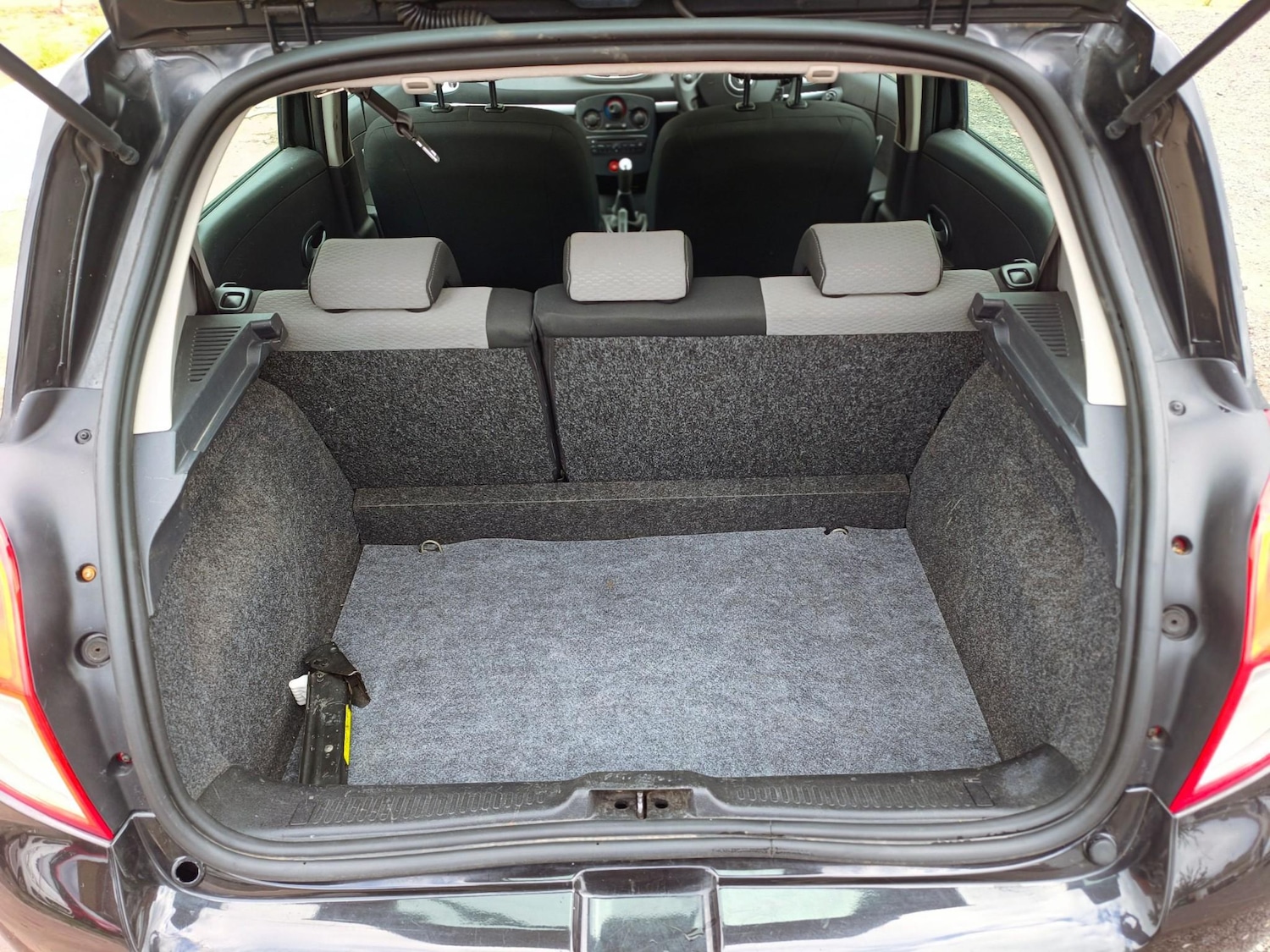 Used Renault Clio 2009 for sale - 76899731: Photo 31