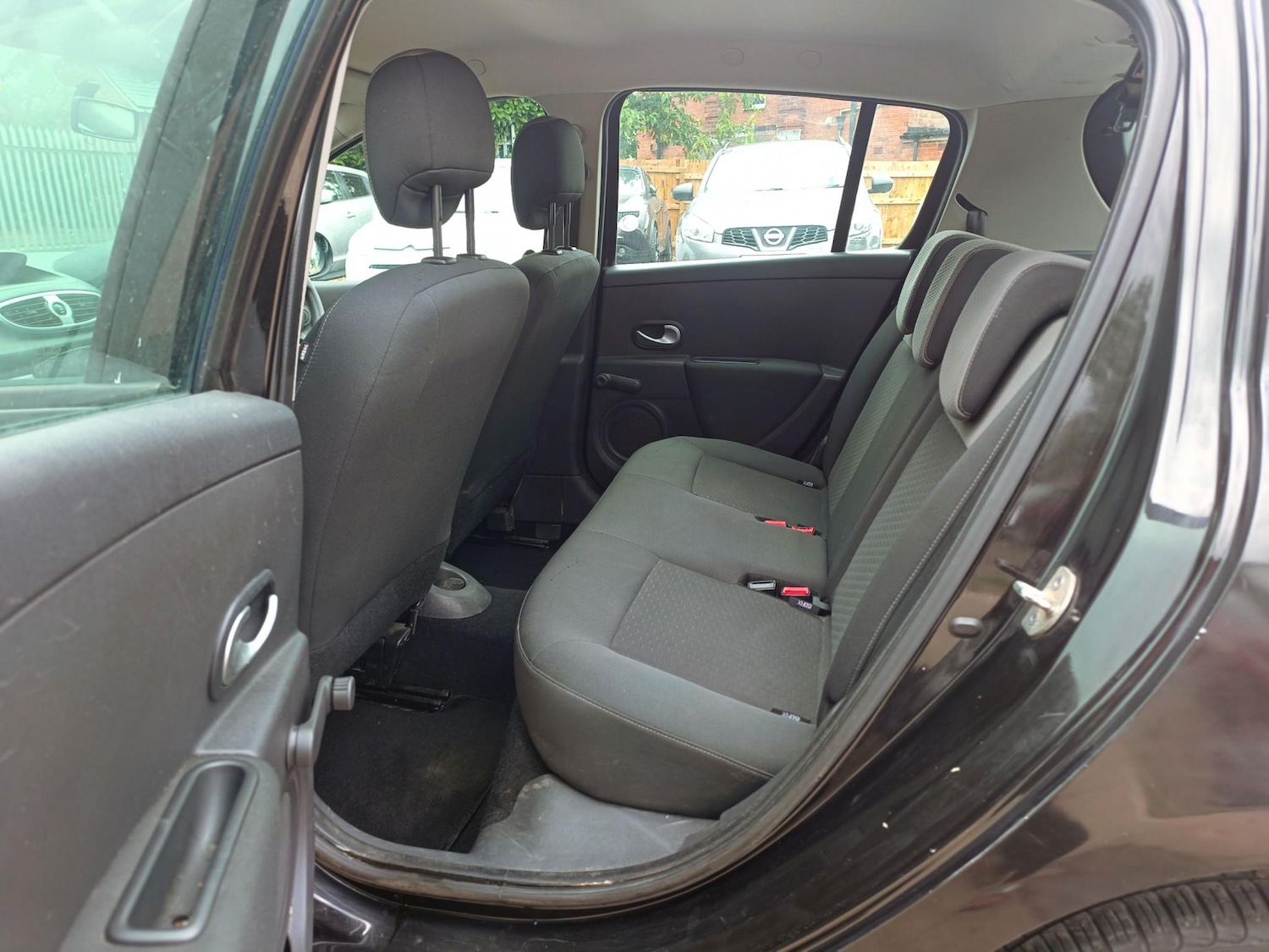 Used Renault Clio 2009 for sale - 76899731: Photo 32