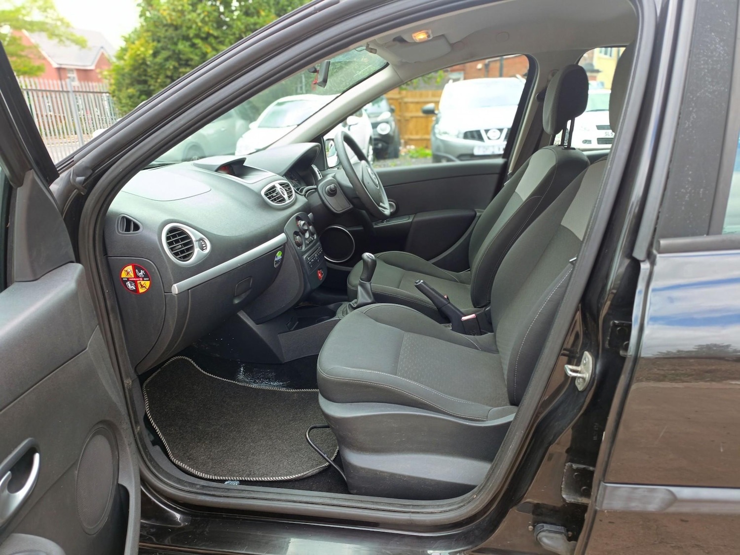 Used Renault Clio 2009 for sale - 76899731: Photo 35