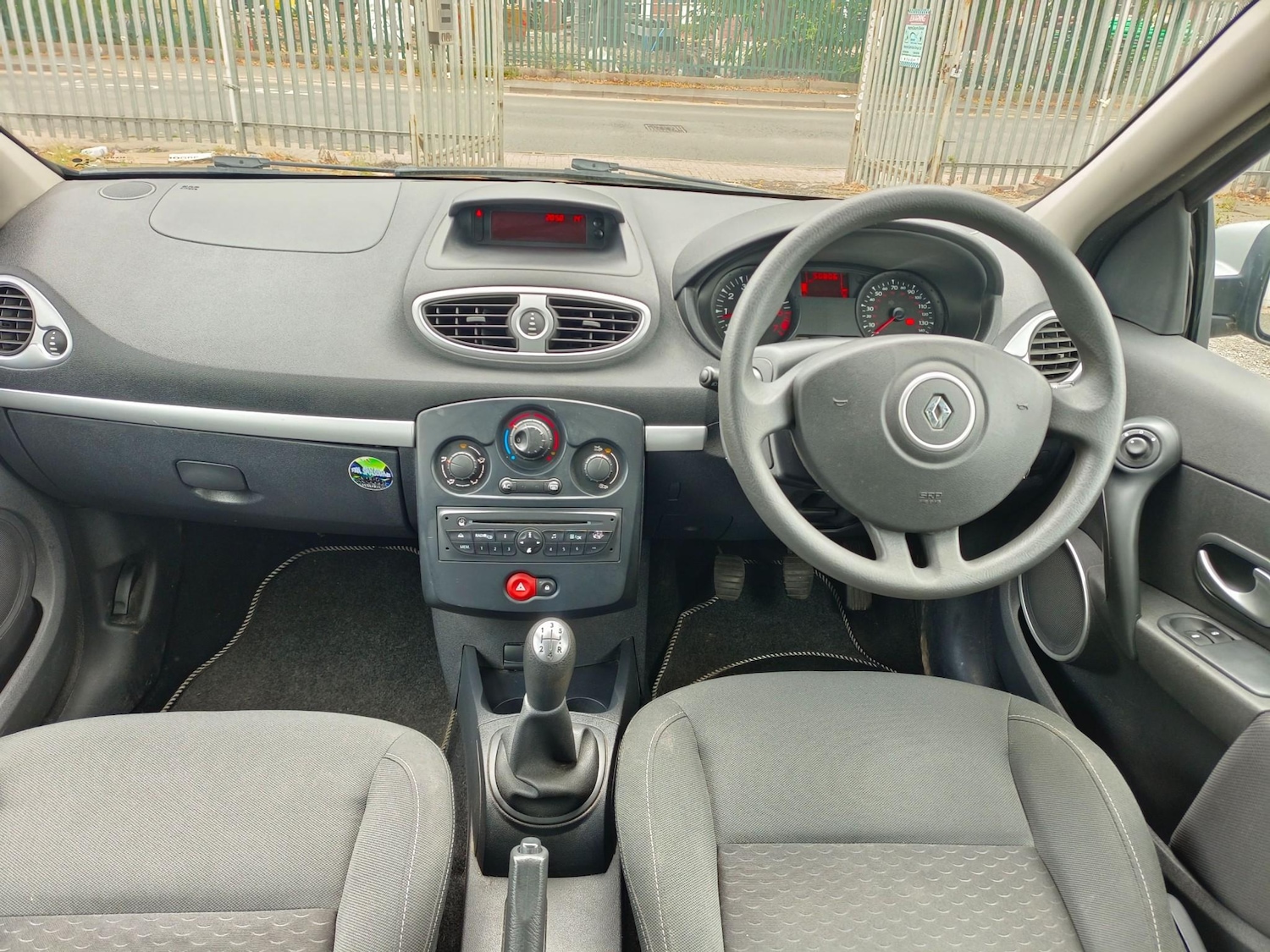 Used Renault Clio 2009 for sale - 76899731: Photo 38
