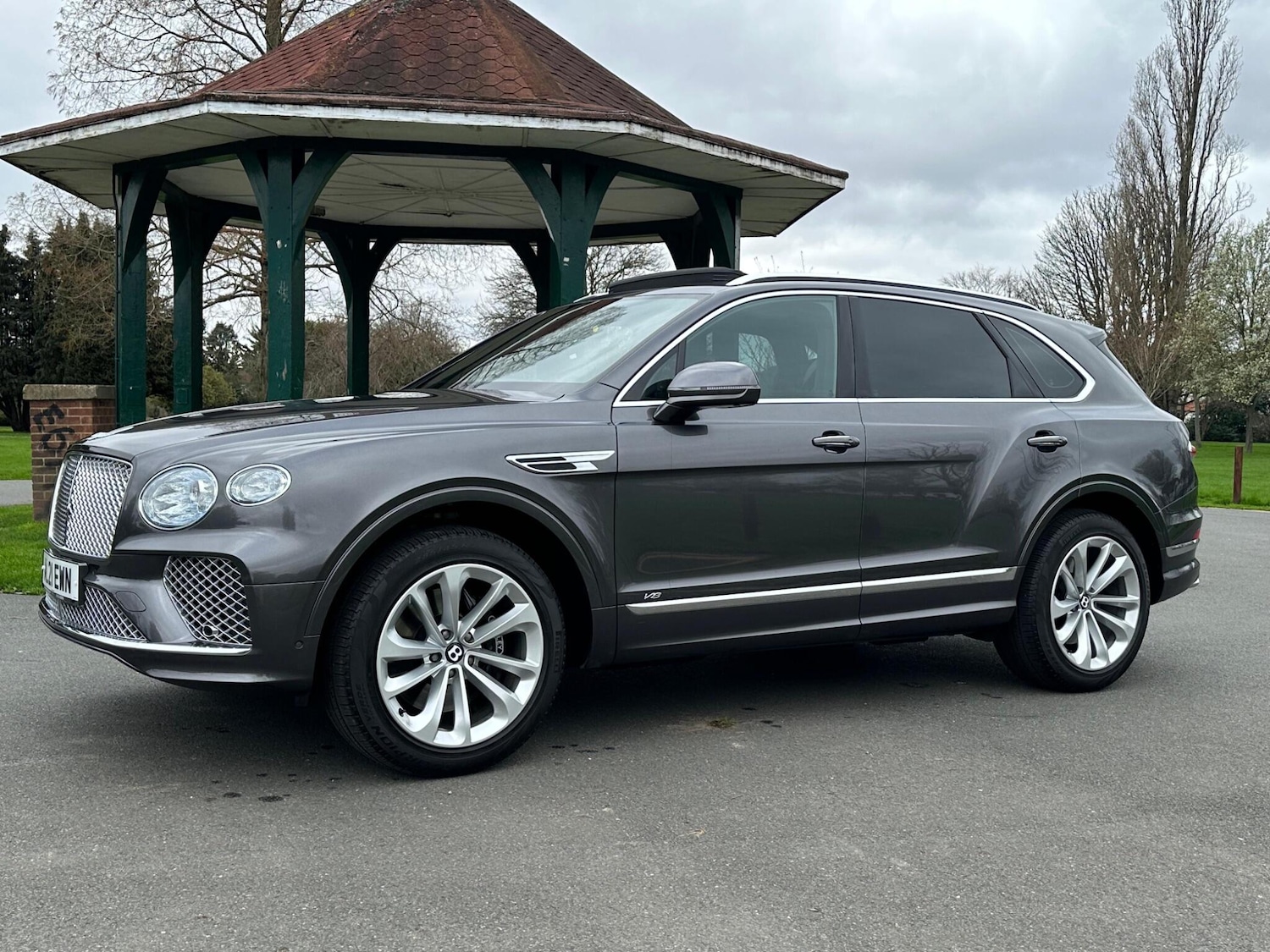 Used Bentley Bentayga 2021 for sale - 76094735: Photo 11