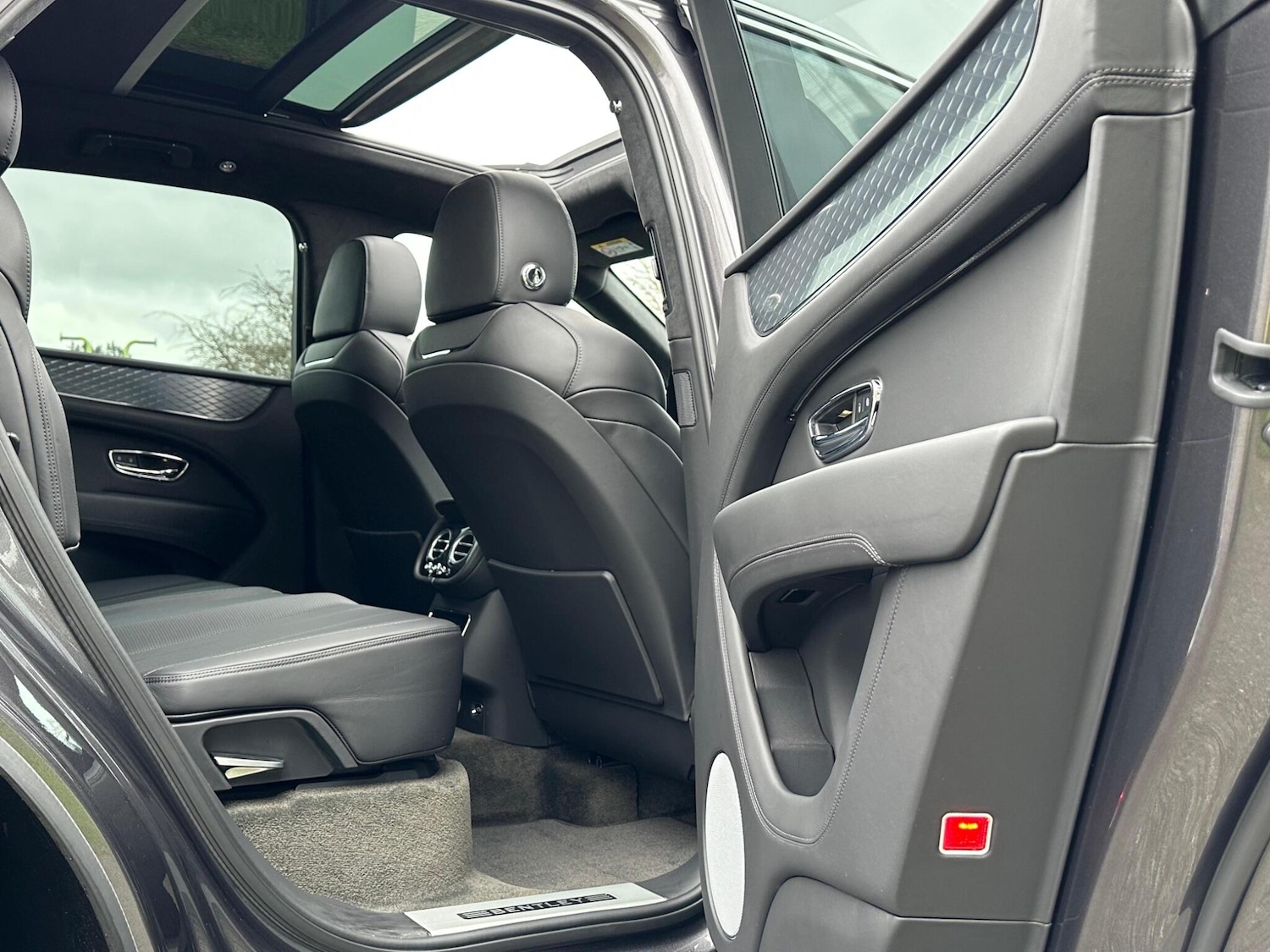 Used Bentley Bentayga 2021 for sale - 76094735: Photo 33