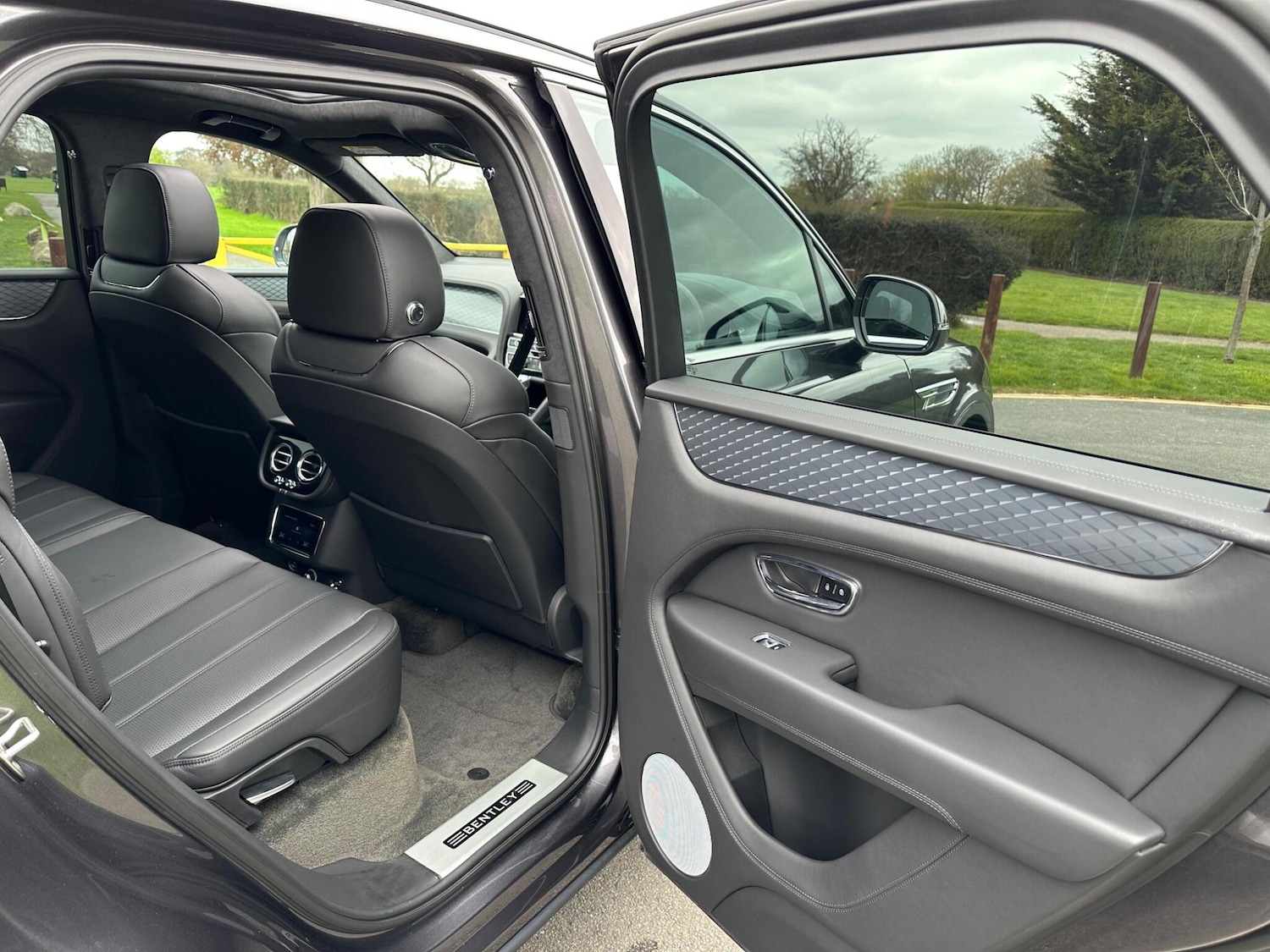 Used Bentley Bentayga 2021 for sale - 76094735: Photo 37
