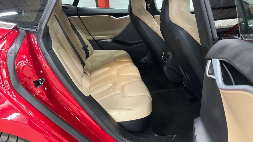 Used Tesla Model S 2015 for sale - 76306948: Photo 10
