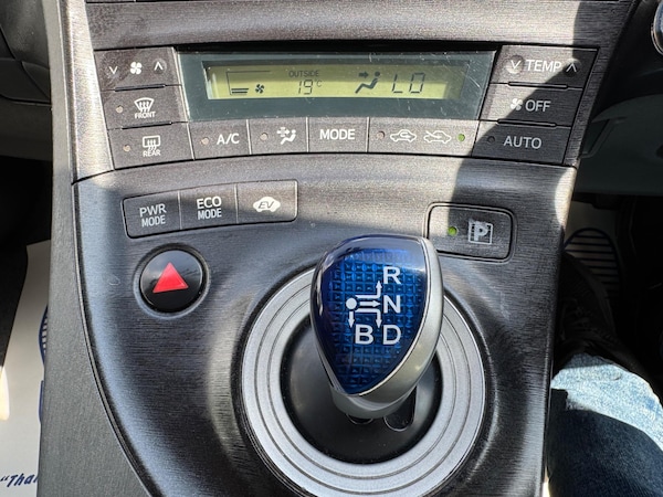 Used Toyota Prius 2010 for sale - 76201090: Photo 41