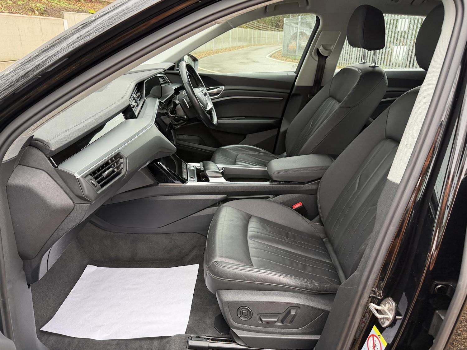 Used Audi e-tron 2020 for sale - 77381177: Photo 11