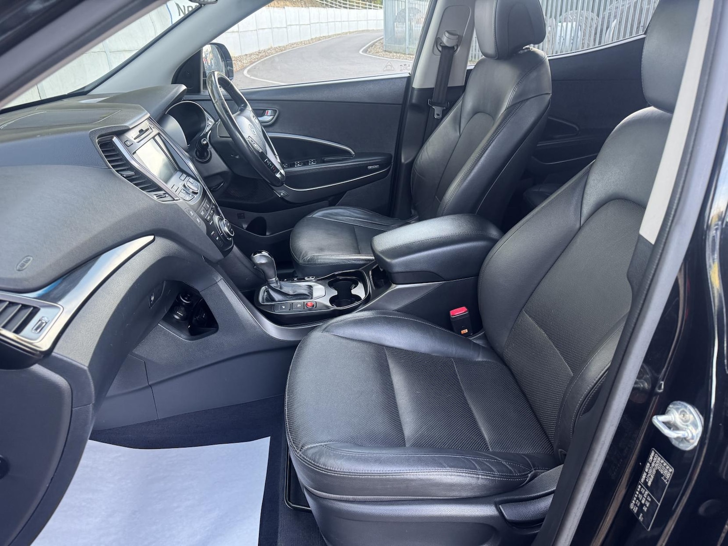 Used Hyundai Santa Fe 2015 for sale - 76640735: Photo 10