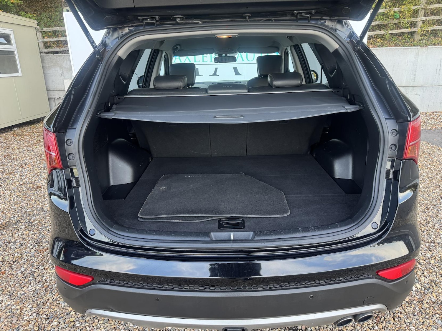 Used Hyundai Santa Fe 2015 for sale - 76640735: Photo 11