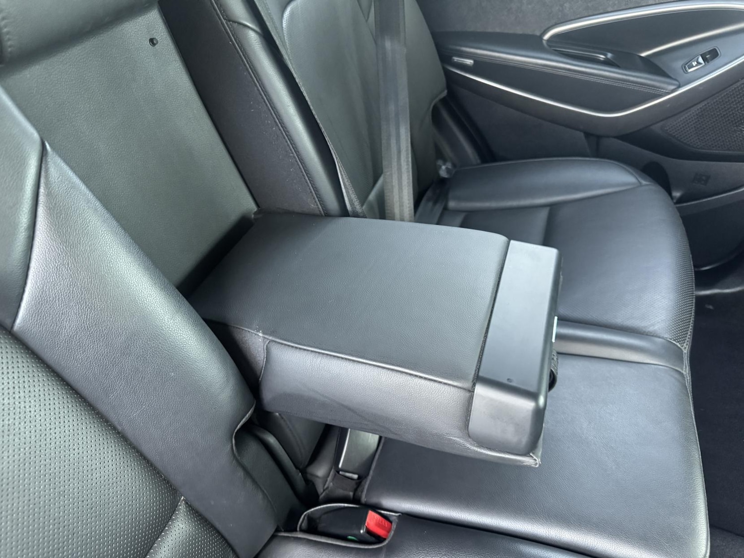 Used Hyundai Santa Fe 2015 for sale - 76640735: Photo 14