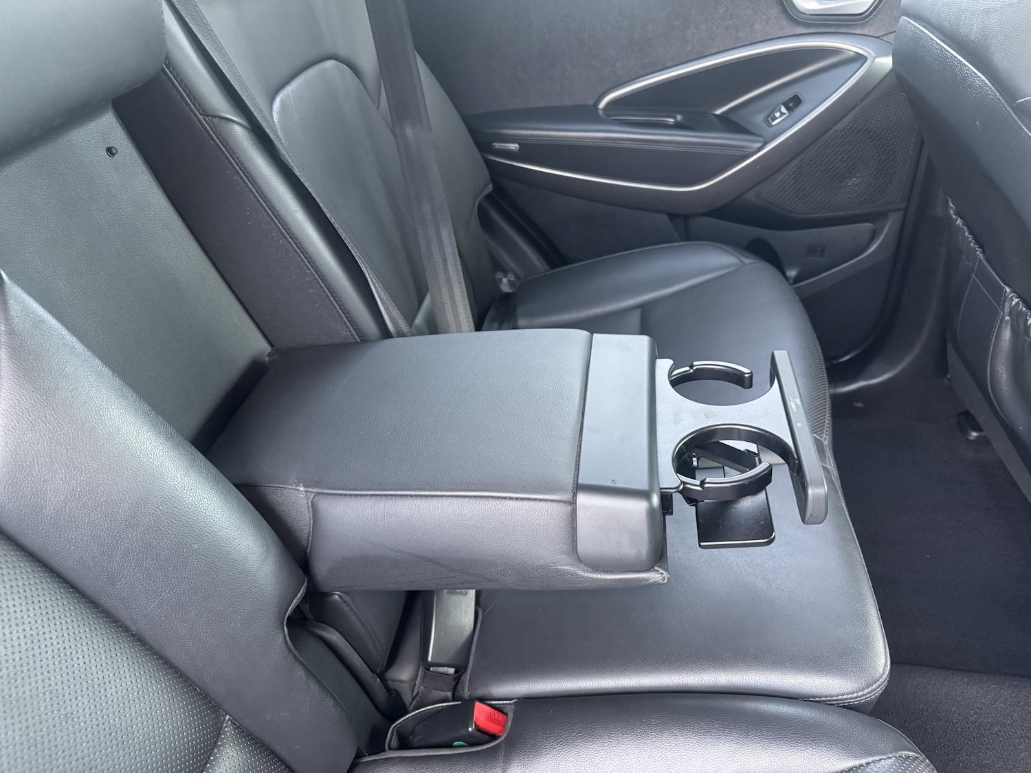 Used Hyundai Santa Fe 2015 for sale - 76640735: Photo 15