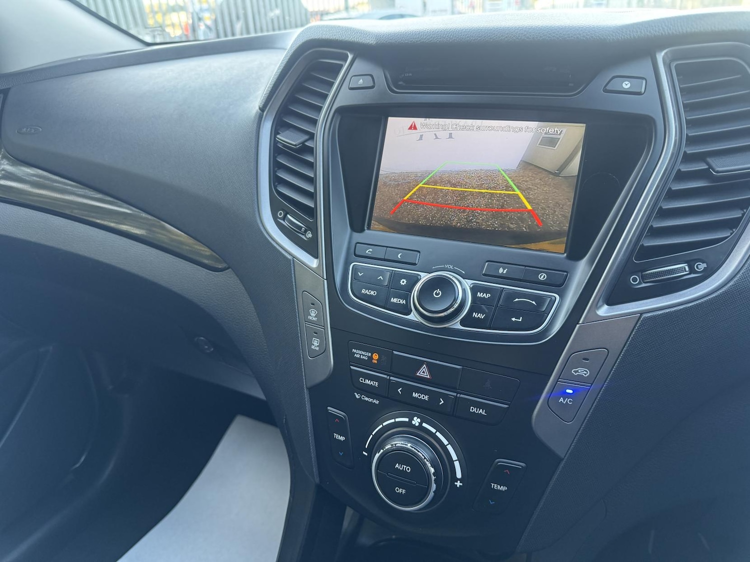 Used Hyundai Santa Fe 2015 for sale - 76640735: Photo 18