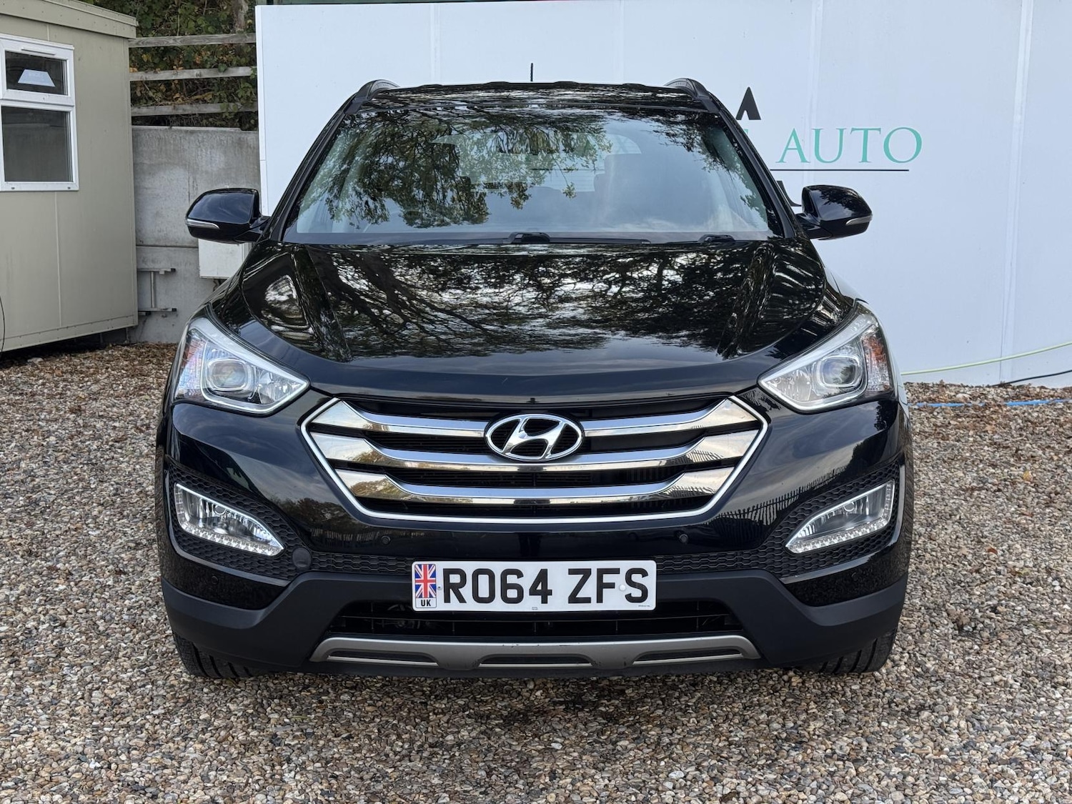 Used Hyundai Santa Fe 2015 for sale - 76640735: Photo 2