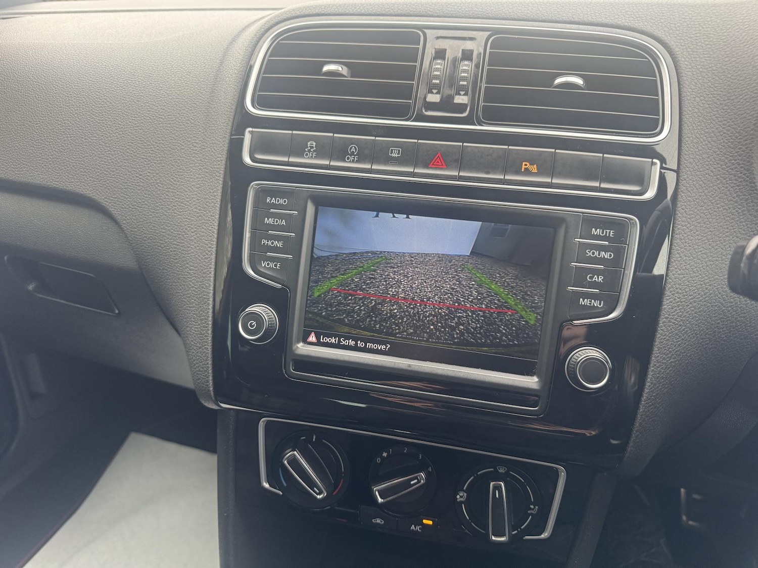 Used Volkswagen Polo 2017 for sale - 76640734: Photo 28