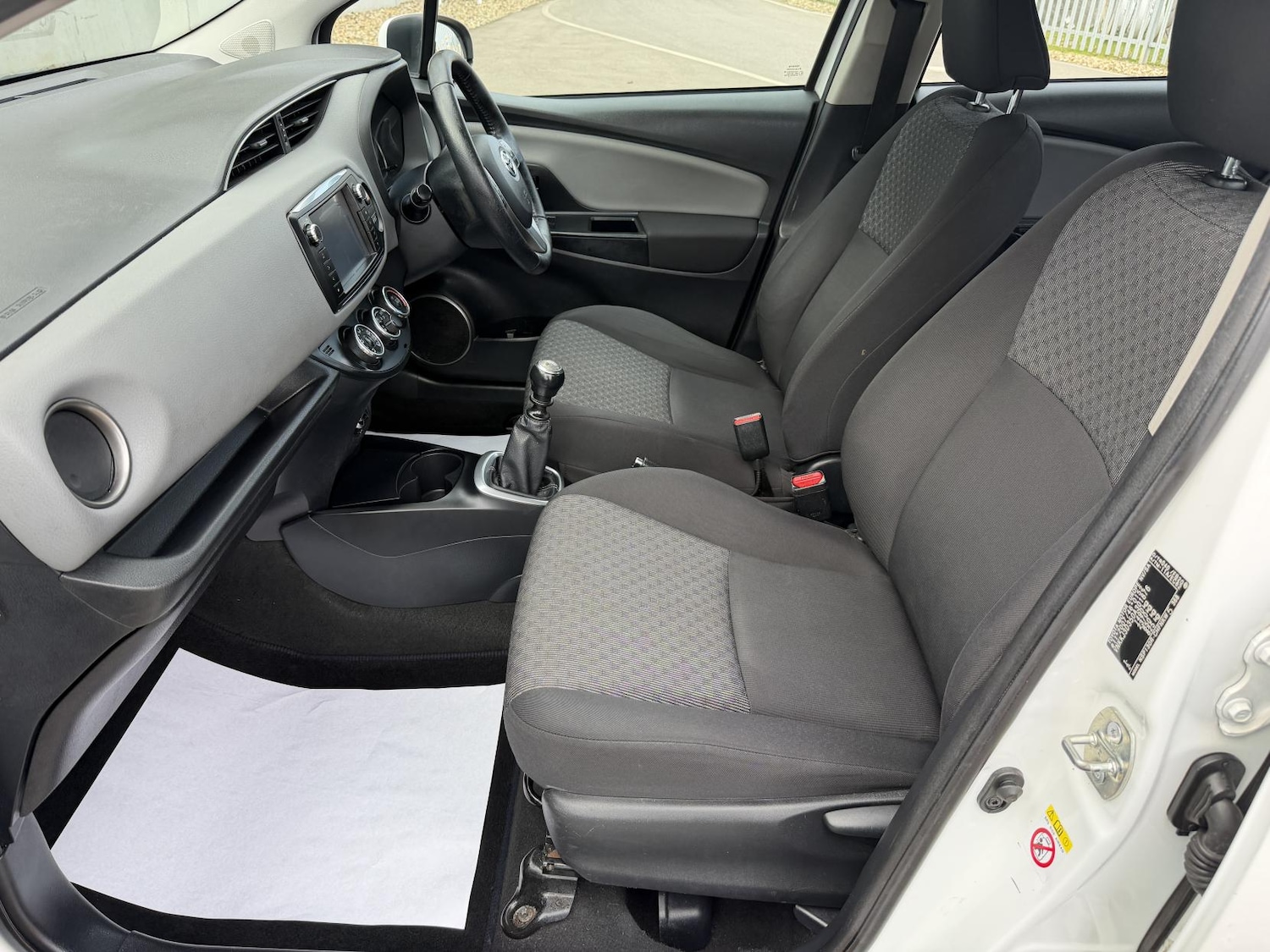 Used Toyota Yaris 2015 for sale - 77763008: Photo 10