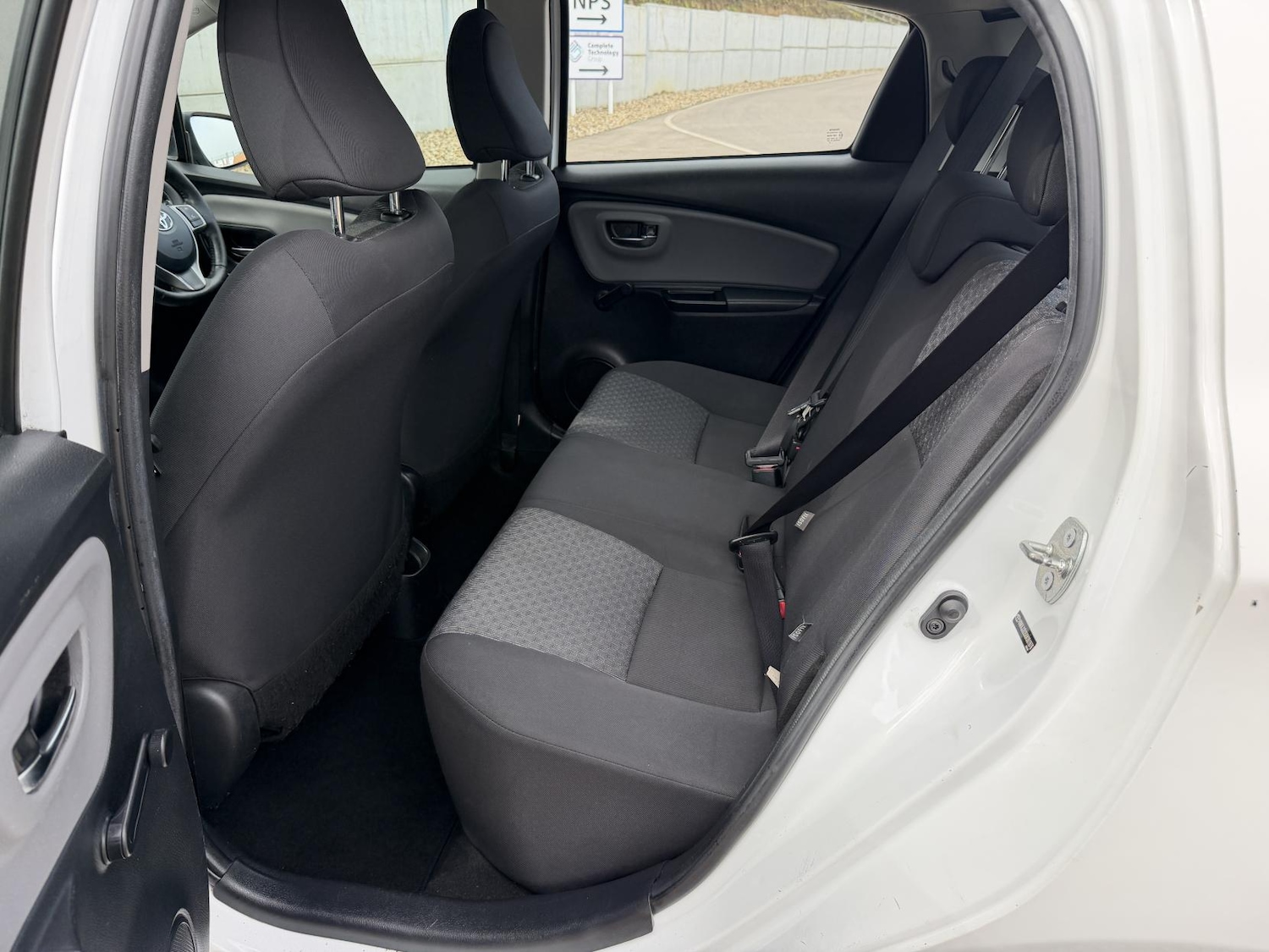 Used Toyota Yaris 2015 for sale - 77763008: Photo 12