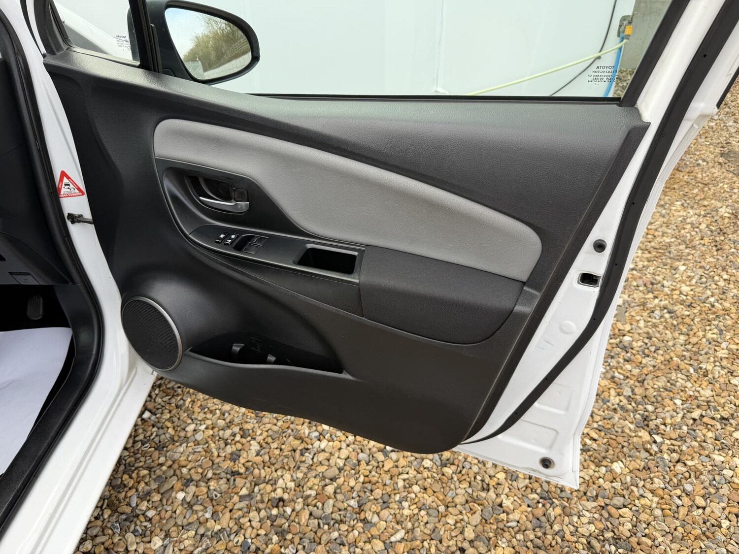 Used Toyota Yaris 2015 for sale - 77763008: Photo 15