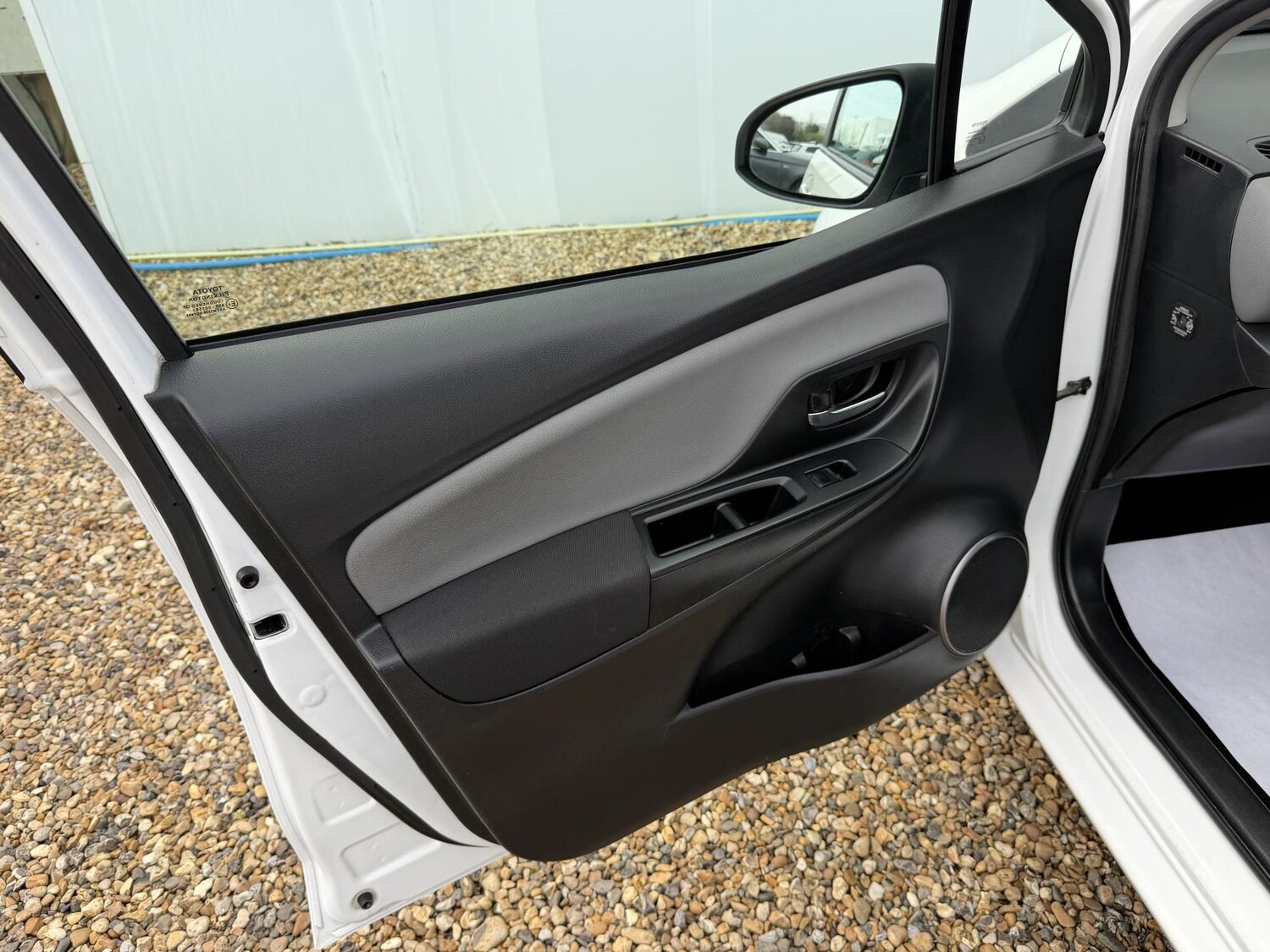 Used Toyota Yaris 2015 for sale - 77763008: Photo 16