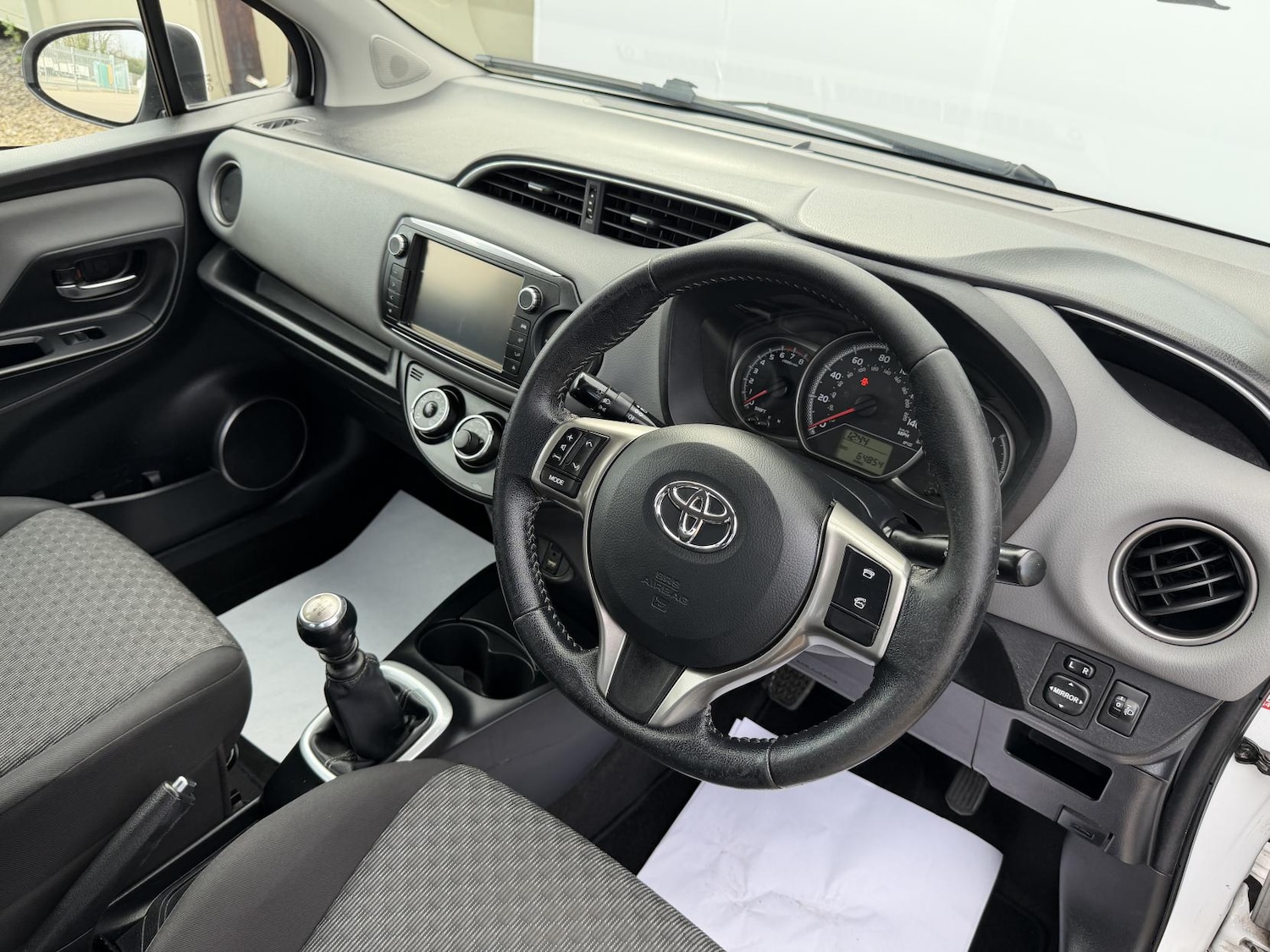 Used Toyota Yaris 2015 for sale - 77763008: Photo 18