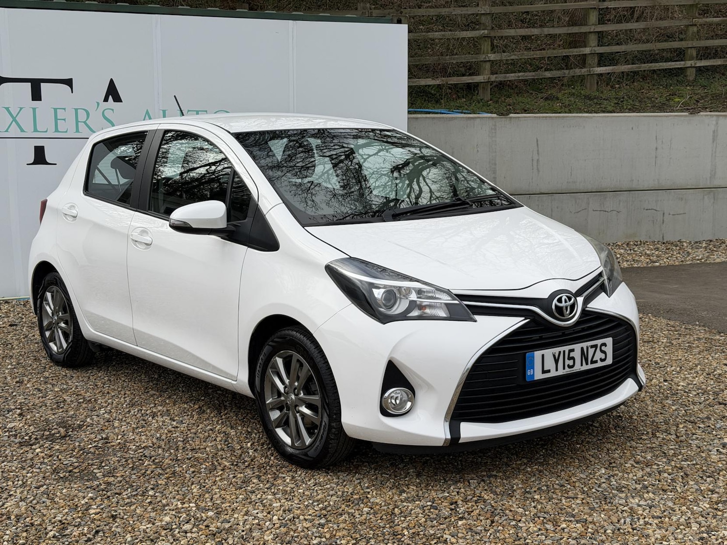 Used Toyota Yaris 2015 for sale - 77763008: Photo 3