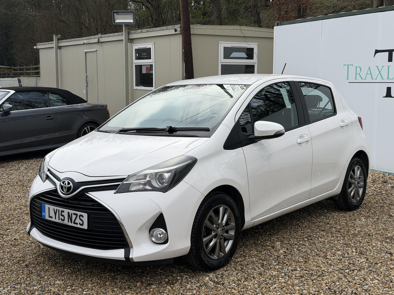 Used Toyota Yaris 2015 for sale - 77763008: Photo 4