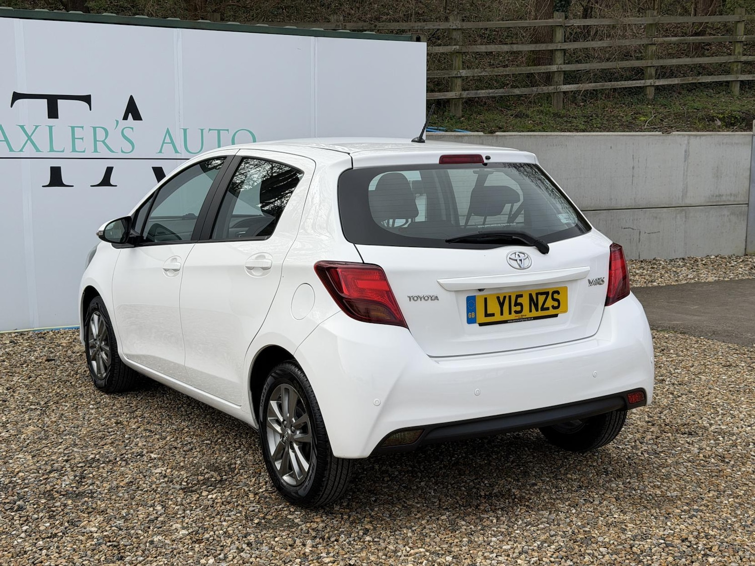 Used Toyota Yaris 2015 for sale - 77763008: Photo 6