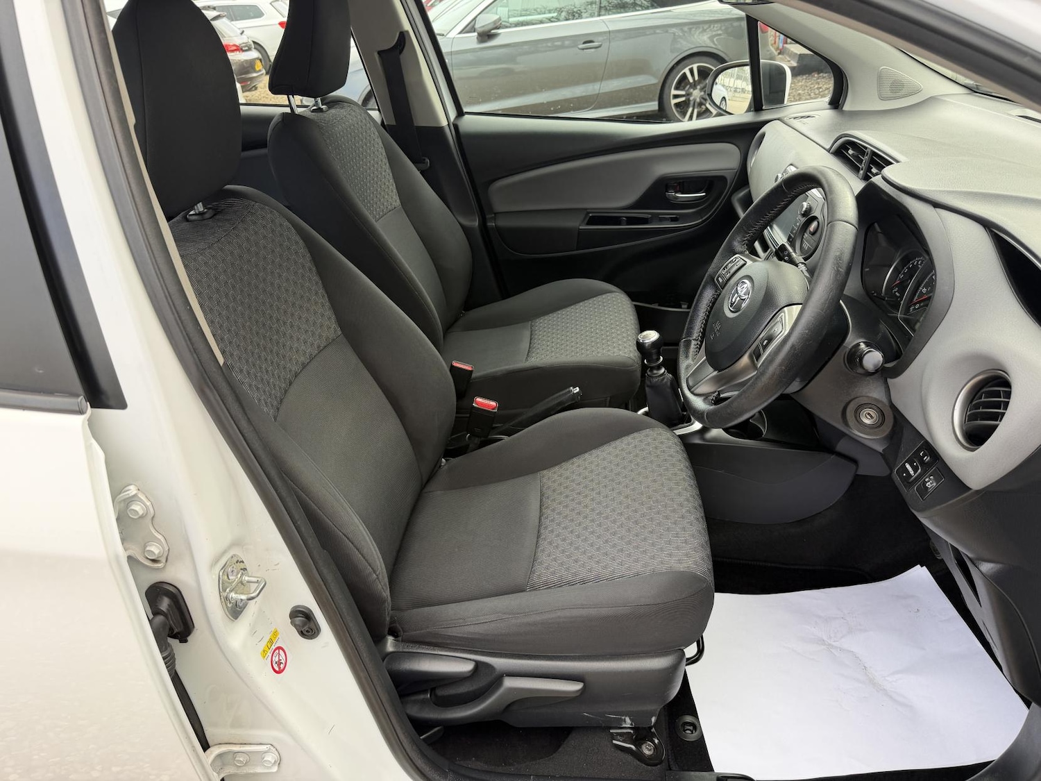 Used Toyota Yaris 2015 for sale - 77763008: Photo 8